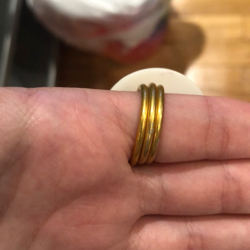 Cute button ring! - Picture 2 of 6